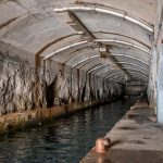 Тоннель - укрытие для подводной лодки